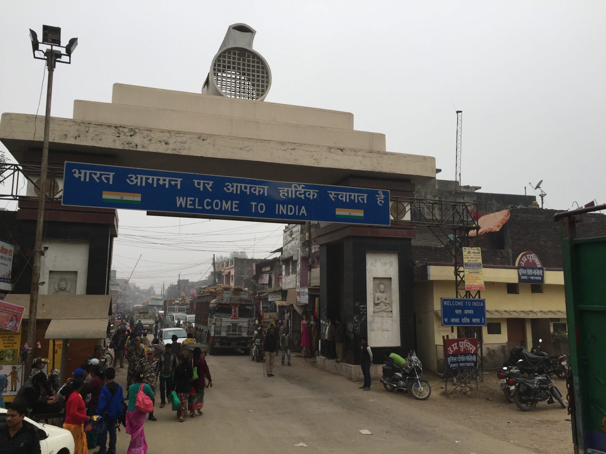 कोरोनाको बिगबिगी भैरहेका बेला नेपाल–भारत सीमावर्ती क्षेत्रमा रकम लिएर नेपाल छिराउँदै !