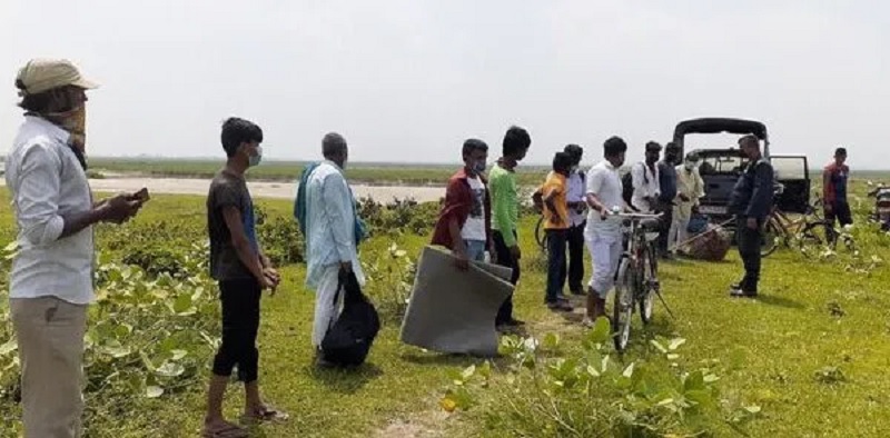 सप्तकोशी नदीको किनारमा झाडी भित्र लुकेर बसेका १५ भारतीय नागरिक फेला