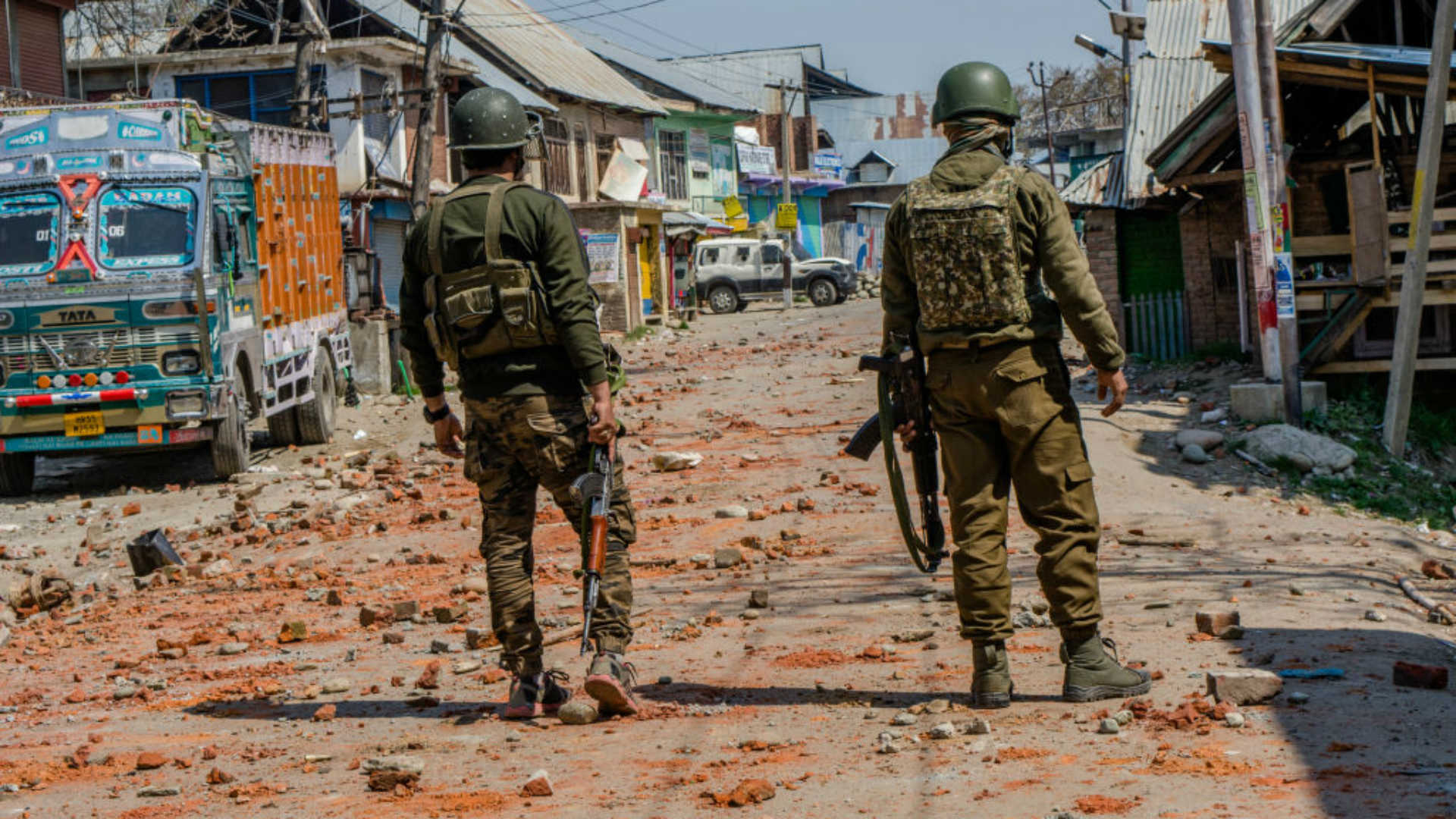 कश्मीरमा दोहोरो भिडन्त, दुई उच्च सैनिक अधिकारीसहित सात जनाको मृत्यु