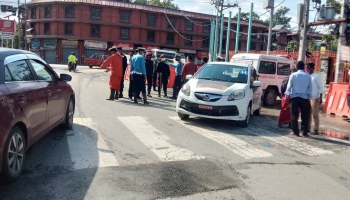 काठमाडौंको गौशला चोकमा निजी कार र एम्बुलेन्स दुर्घटना