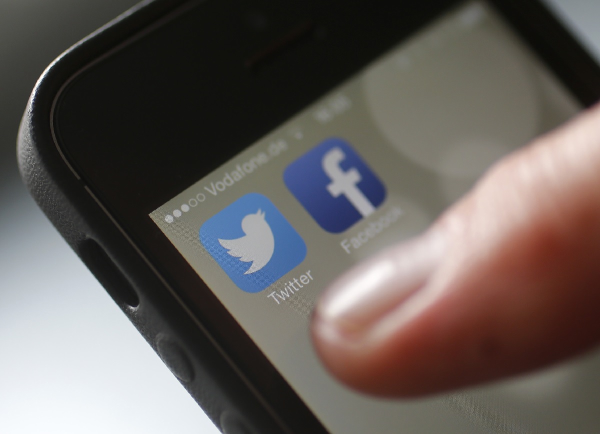 फेसबुक, ट्वीटर चलाउन नपाउँदा टेन्सन हुन्छ ? एक पटक पढ्नुस्