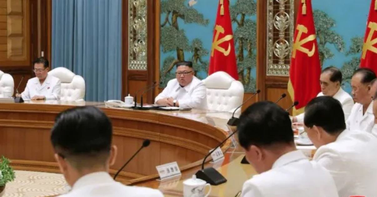 उत्तर कोरियामा पहिलो पटक कोरोना पुष्टि भएपछि किमले आकस्मिक बैठक बोलाए