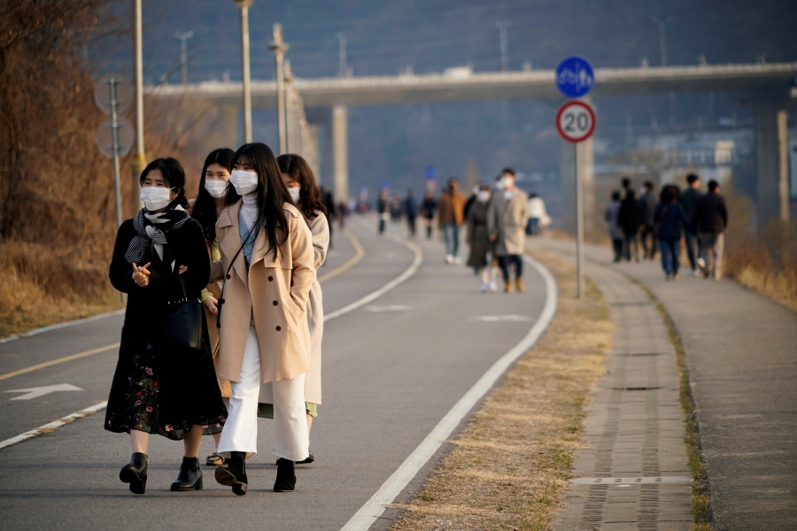 कोरियामा कोरोनाको तेस्रो महामारीः चारभन्दा बढी भेला हुन नपाइने