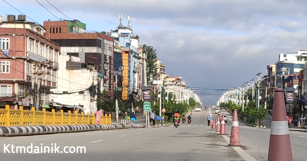 काठमाडौँका सडकमा आधुनिक बत्ती जडान हुँदै