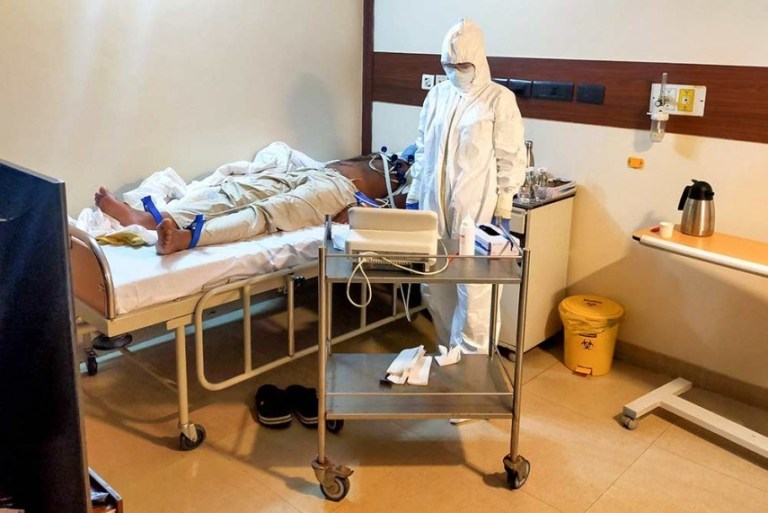 १६ वटा निजी अस्पतालका कोरोना संक्रमितको उपचार खर्च सरकारले व्यहोर्ने (सूचिसहित)