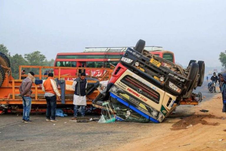 दक्षिण भारतमा सडक दुर्घटना १४ जनाले ज्यान गुमाए