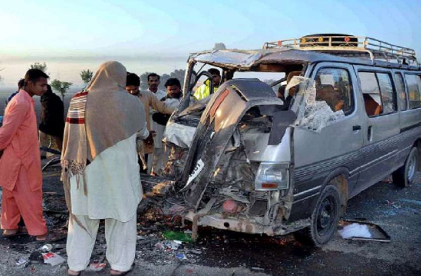 पाकिस्तानमा सडक दुर्घटना, १४ जनाको मृत्यु