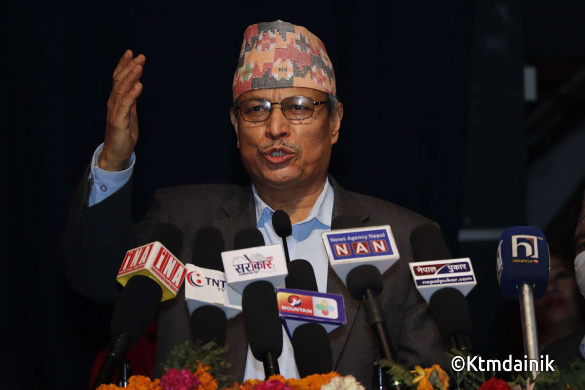 बैठकमा नजाने, तत्काल राजीनामा पनि नदिने माधव नेपाल पक्षको निर्णय