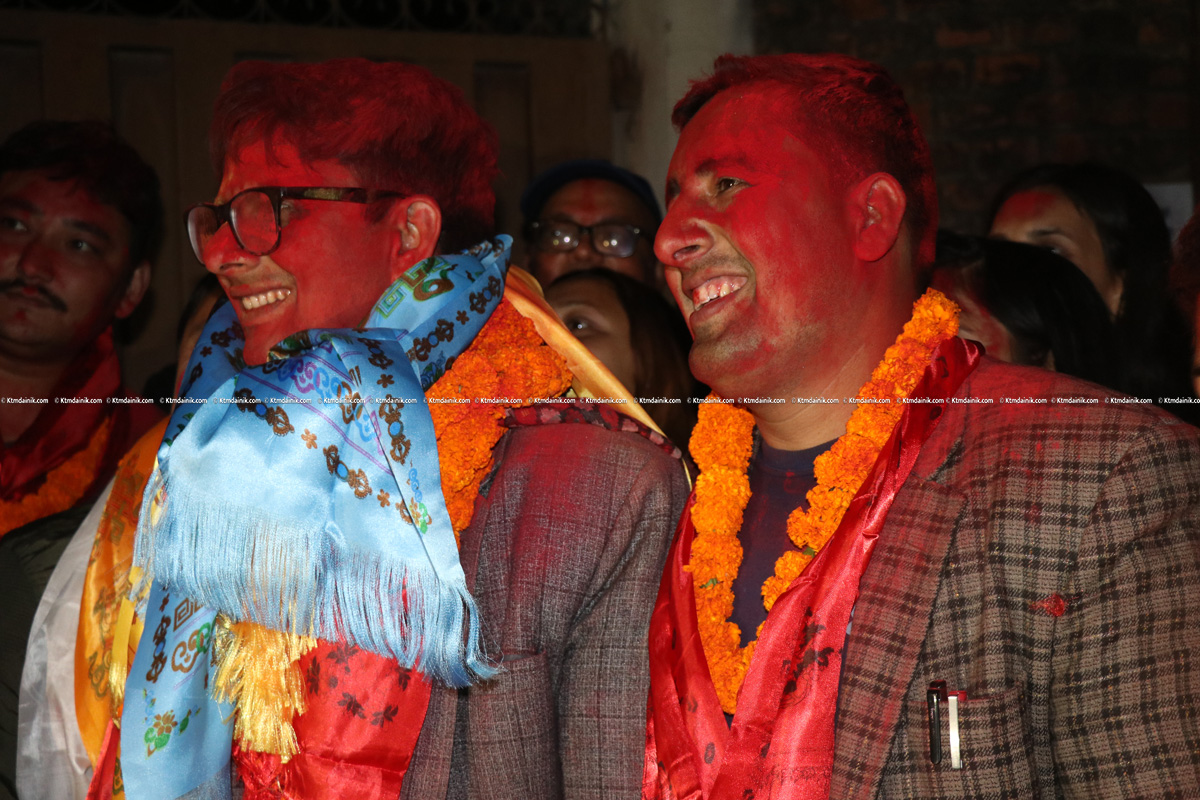 काठमाडौं शाखामा सूर्य सुवेदीको प्यानलनै विजयी भएपछिको खुशी (फोटोफिचर)