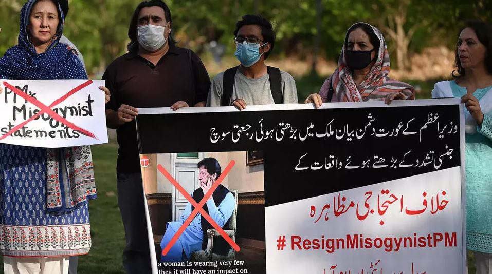 पाकिस्तानका प्रधानमन्त्रीको बलात्कार माथिको टिप्पणीप्रति अधिकारवादी समूहहरू आक्रोशित