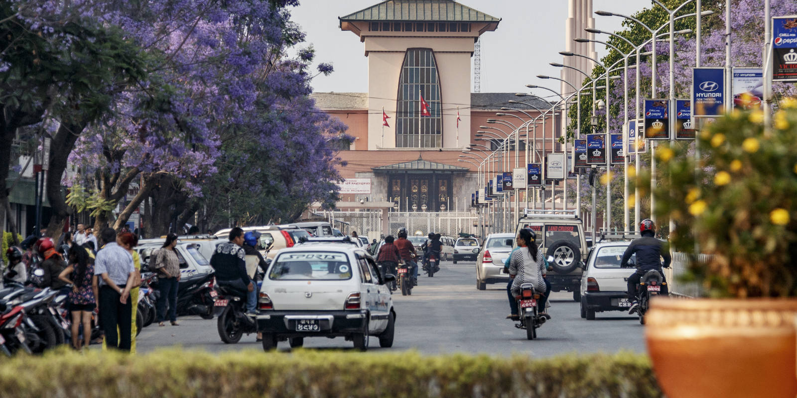 एक वर्षमा काठमाडौं उपत्यकामा आठ लाख ७६ हजार सवारी साधन कारबाहीमा