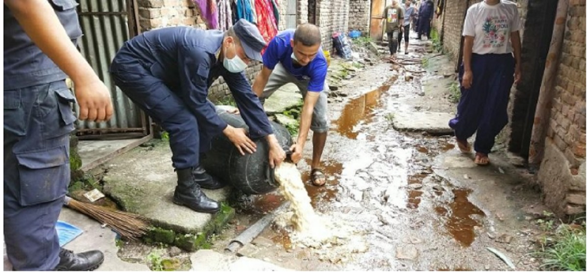 काठमाडौँको गोकर्णेश्वरमा ११ हजार घरेलु मदिरा नष्ट गरियो