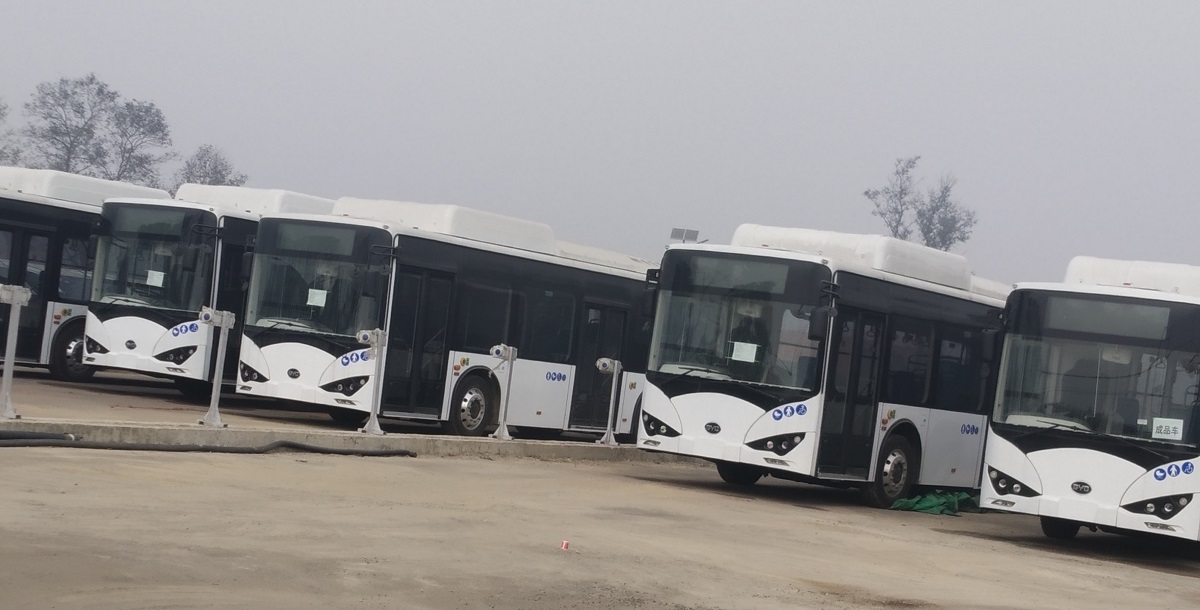 १० महिनासम्म पार्किङमै थन्किए चीनबाट लुम्बिनीमा ल्याइएका विद्युतीय बस