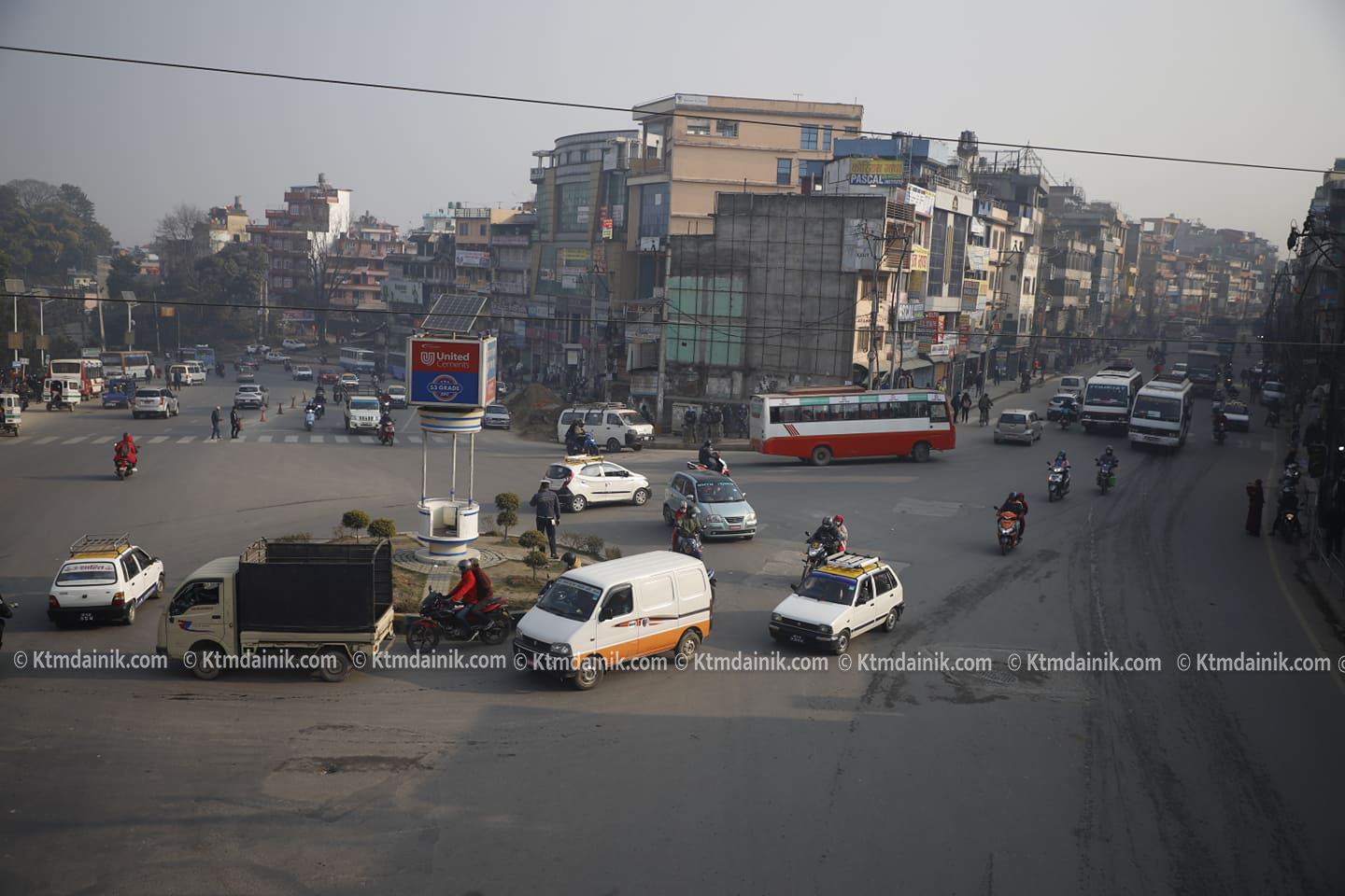 काठमाडौैं उपत्यकामा बन्दको प्रभाव शून्य: निर्वाध चलेका छन् सवारीसाधन (तस्विरहरू)