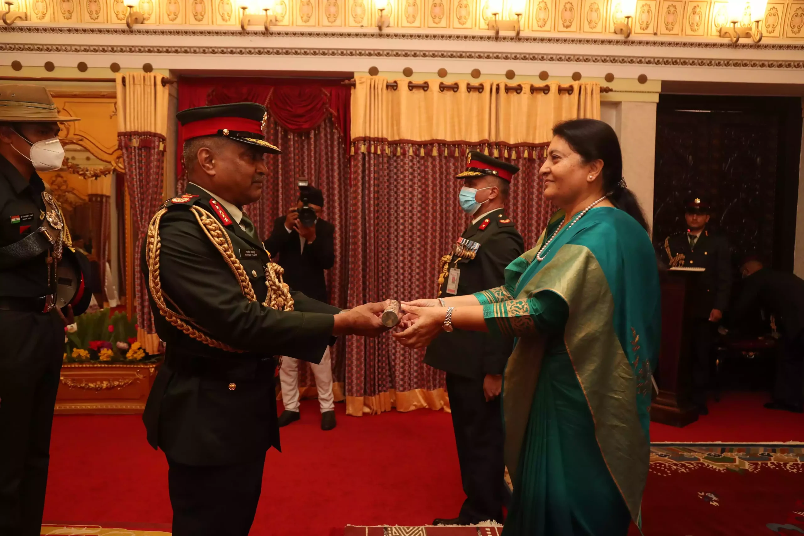भारतीय सेनाध्यक्ष पाण्डेलाई राष्ट्रपतिले प्रदान गरिन दज्र्यानी चिह्न