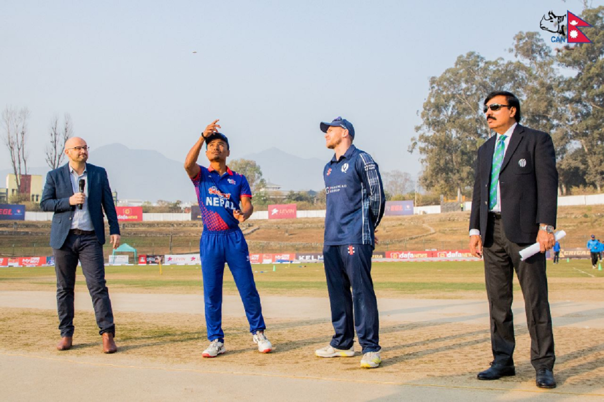 विश्वकप क्रिकेट लिग-२ : नेपाल स्कटल्यान्डविरुद्ध फिल्डिङ गर्दै