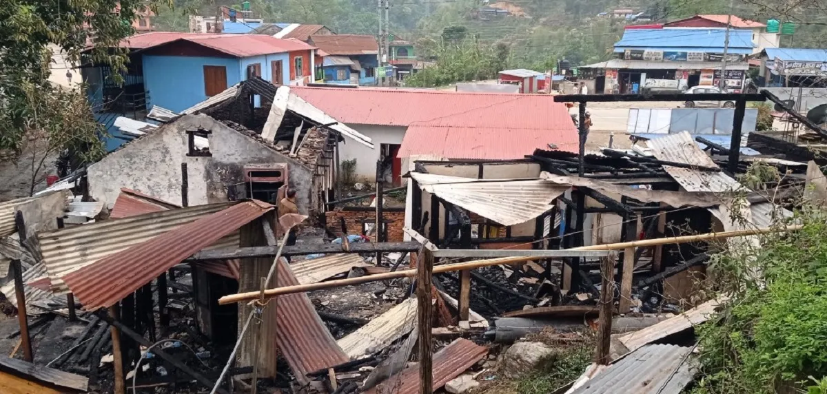 सिन्धुलीको चियाबारीमा आगलागी हुँदा चार घर जलेर नष्ट, करौडौंको क्षति