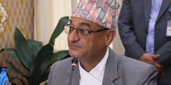 पूर्वगृहमन्त्री लेखक पक्राउ, देउवानिकट नेताहरू आकस्मिक छलफलमा