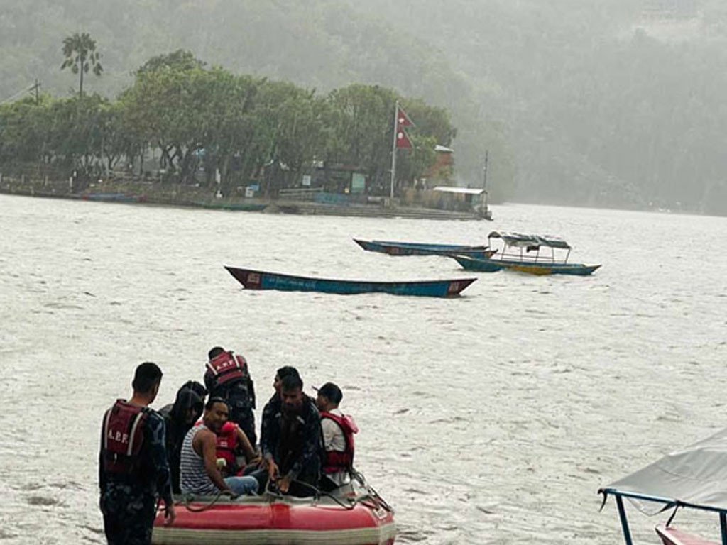 फेवातालमा फसेका ८ जनाको उद्धार