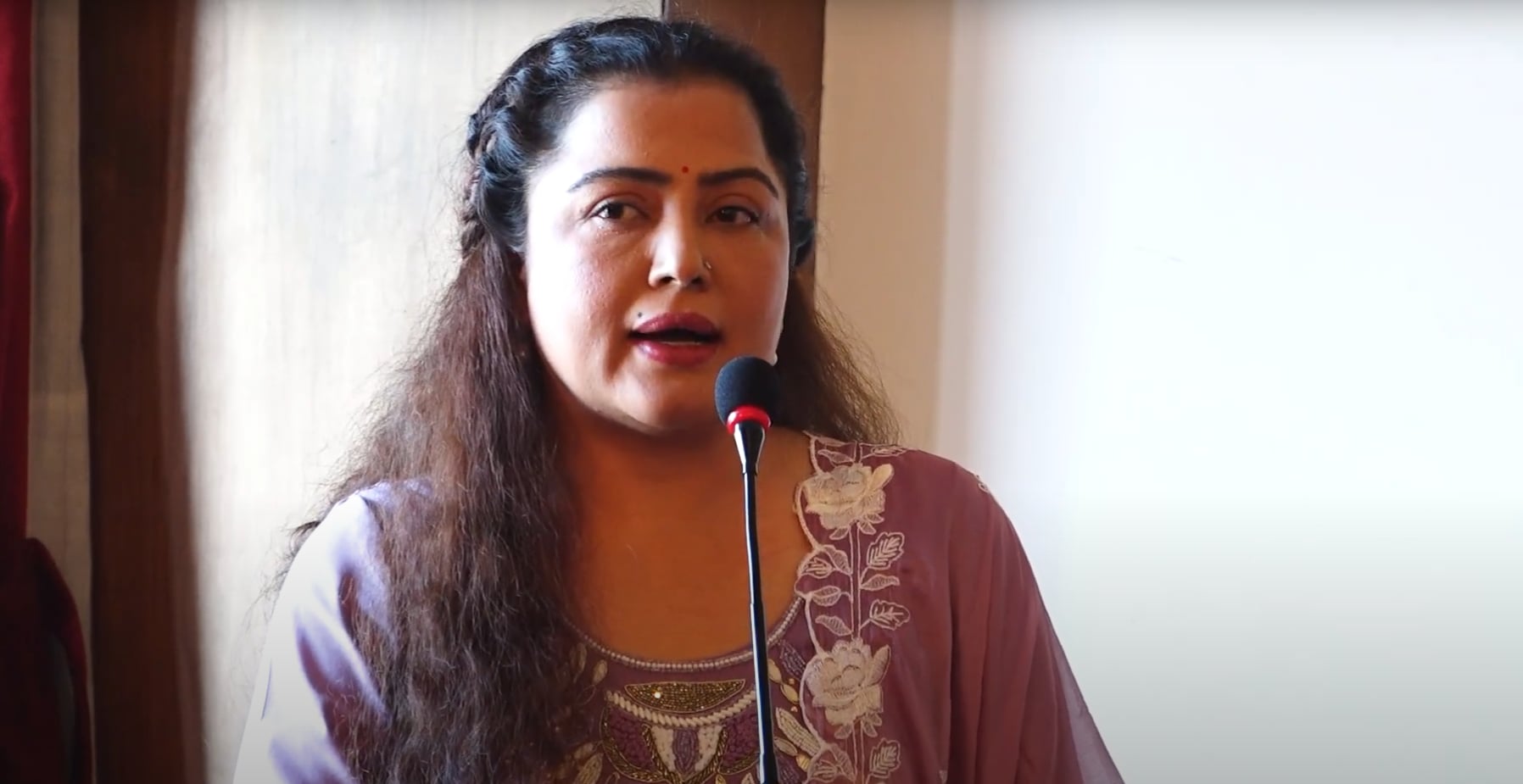 रङ्गमञ्चमा रेखाको ‘इन्ट्री’