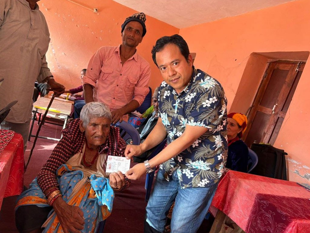 ९७ वर्षीया लालुदेवी भट्टले नागरिकता पाउँदा…