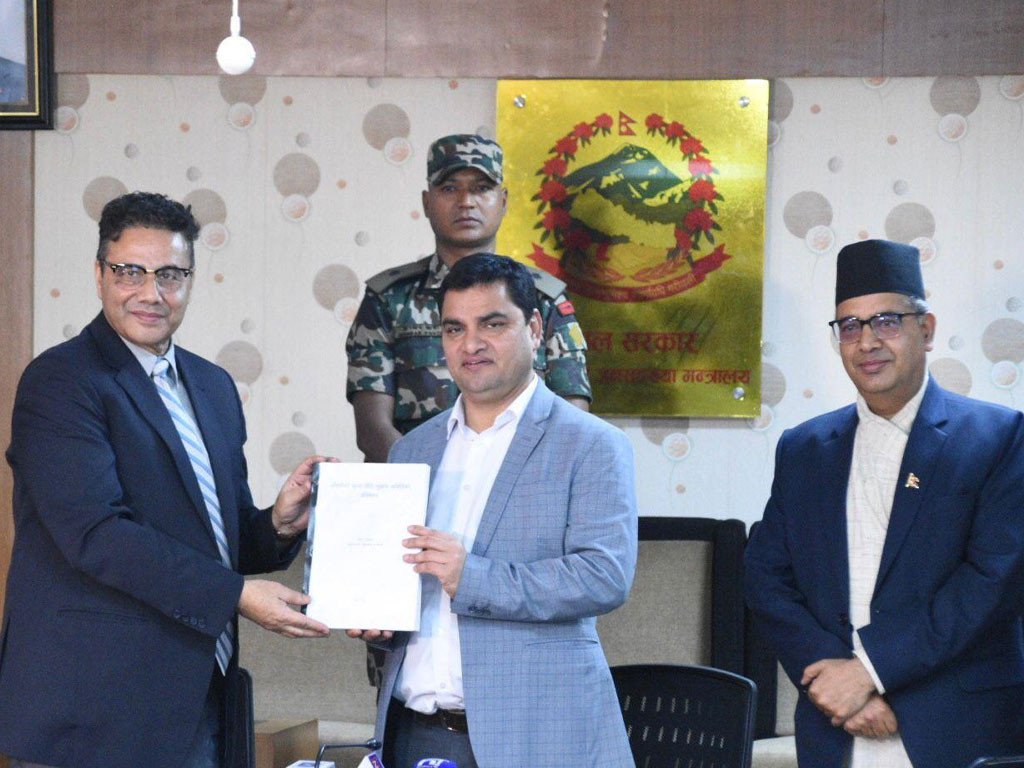 नागरिकले उचित मूल्यमा औषधि पाउने वातावरण तयार गर्छौं : मन्त्री पौडेल