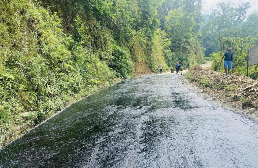 ‘ट्रयाक’ खुलेको १५ वर्षपछि सडक कालोपत्र