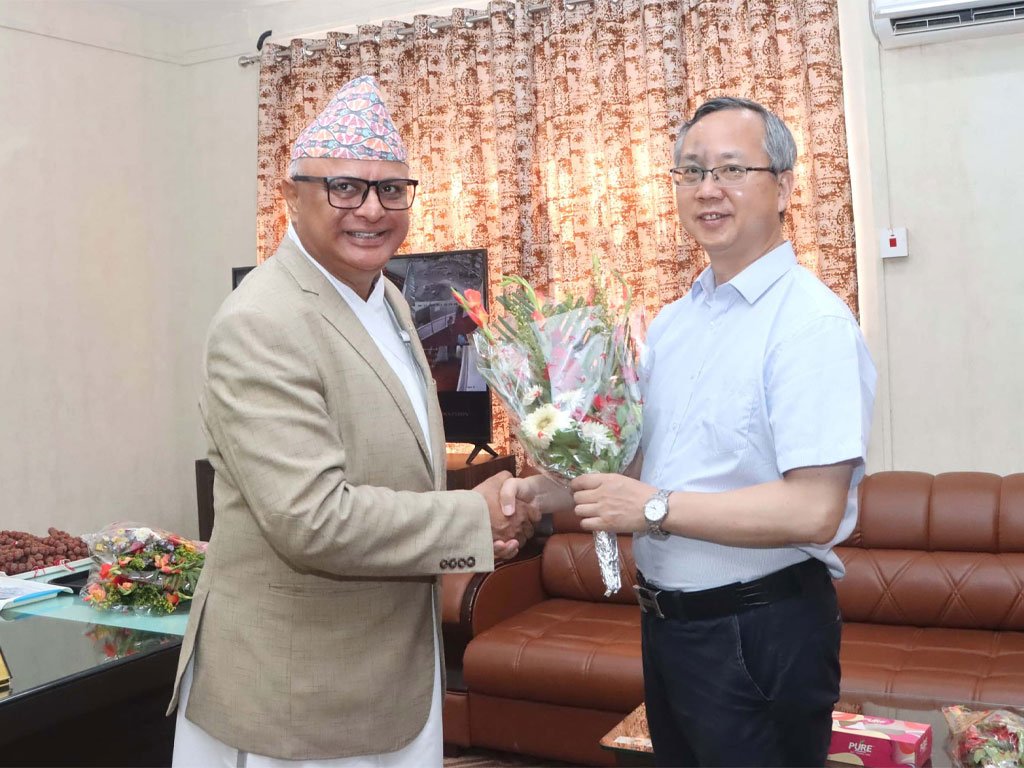 मुख्यमन्त्री कार्कीसँग चीनका राजदूत सोङको शिष्टाचार भेट