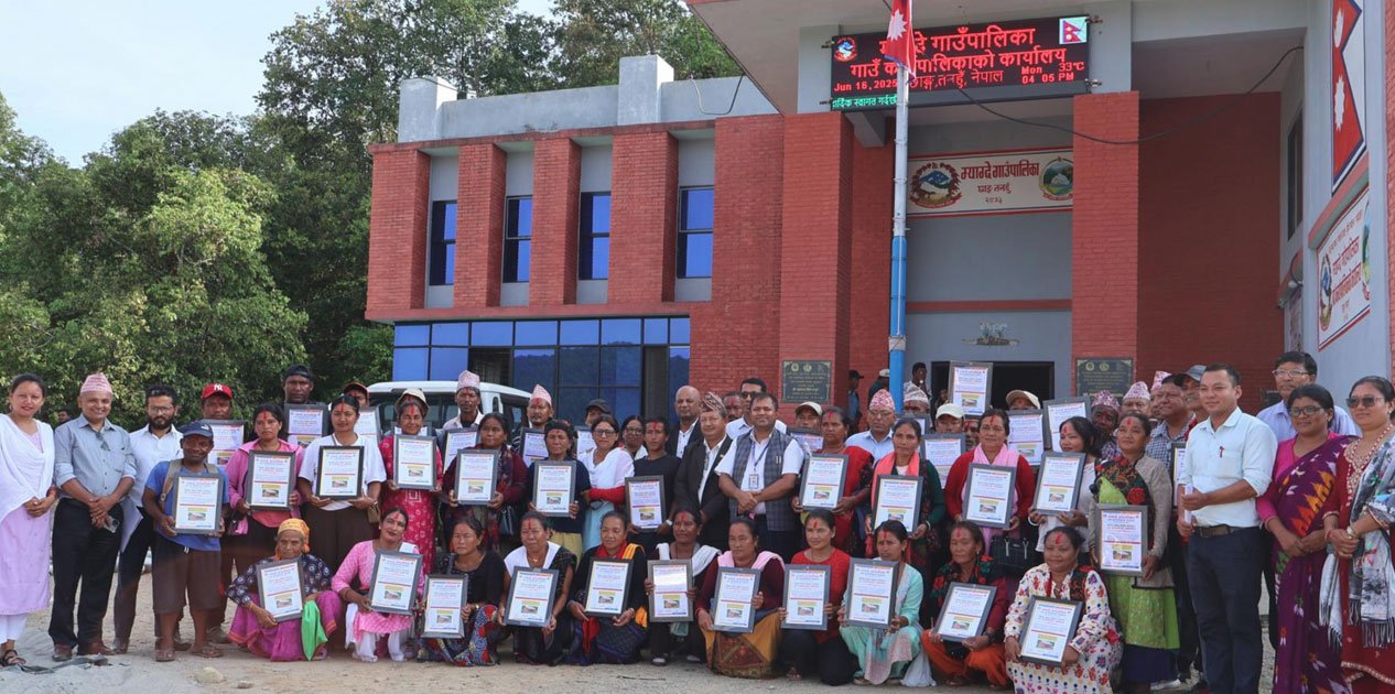 म्याग्दे गाउँपालिकाद्वारा ४८ विपन्न परिवारलाई घर हस्तान्तरण