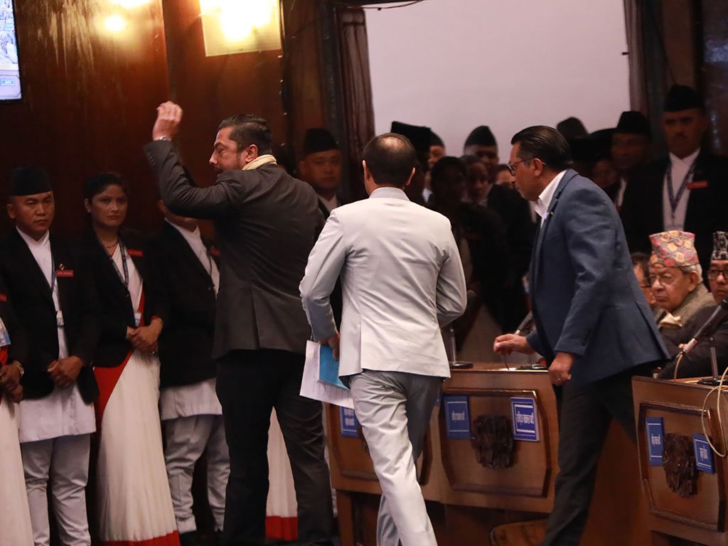 रास्वपाको नाराबाजी पछि आज पनि प्रतिनिधि सभा बैठक स्थगित