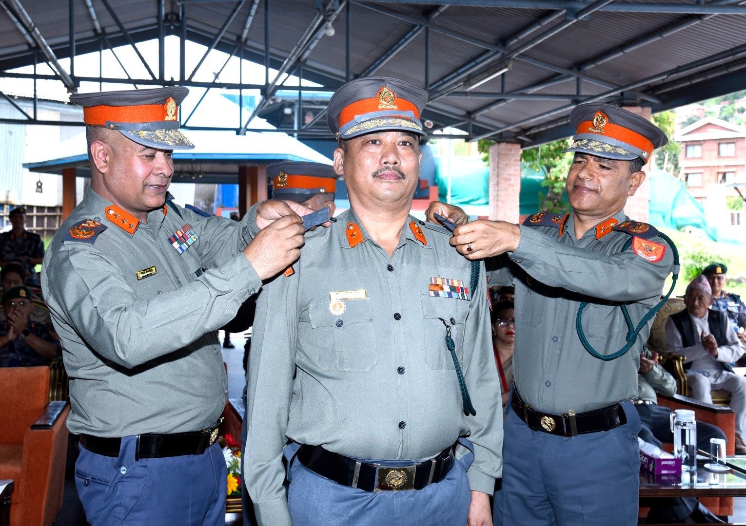 ठाडा मगरले लगाए सशस्त्र एआईजीको फूली