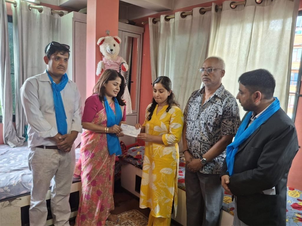 पत्रकार रजकको परिवारलाई रास्वपाको तीन लाख आर्थिक सहयोग
