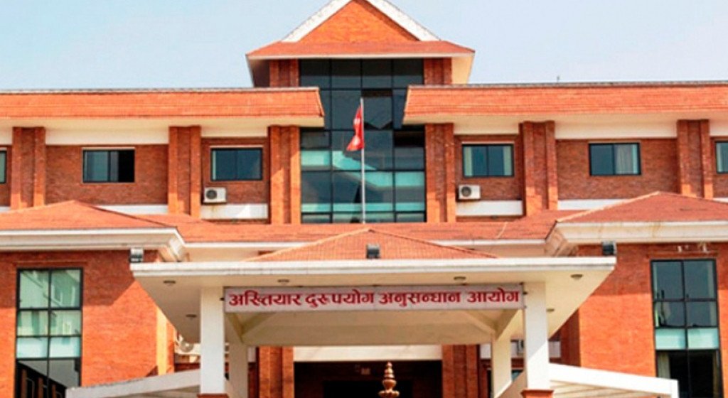 अधिकृतसहित तीन जनाविरुद्ध भ्रष्टाचार मुद्दा