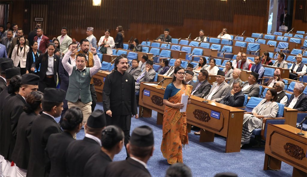 संसदबाट बाहिरिए रास्वपा र राप्रपा