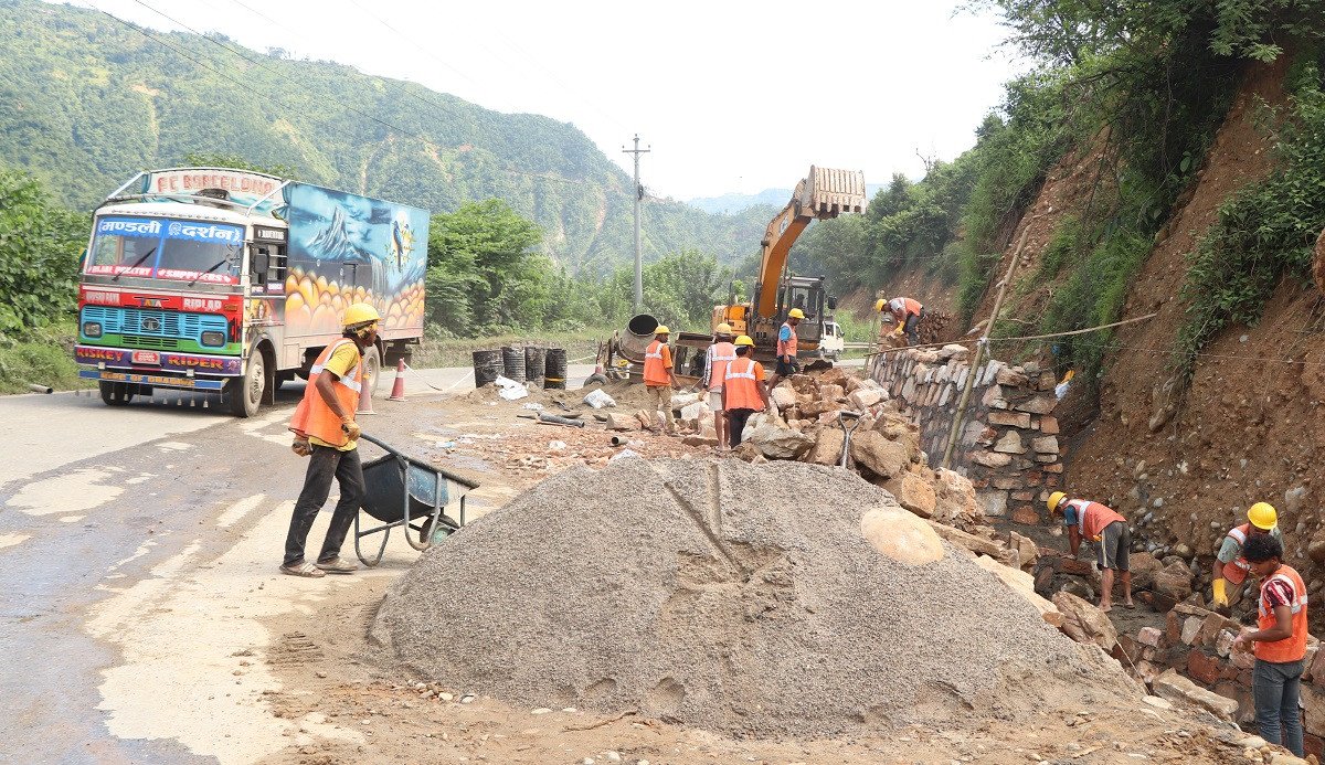 मुग्लिन-मलेखु सडकखण्ड आजदेखि रातिमा बन्द नहुने