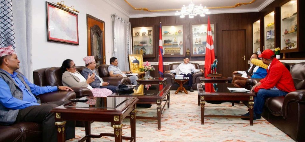 शिक्षकका मागमा सरकारले बहानाबाजी नगरोस् भनेर सदनको अवरोध हटायौं : प्रचण्ड