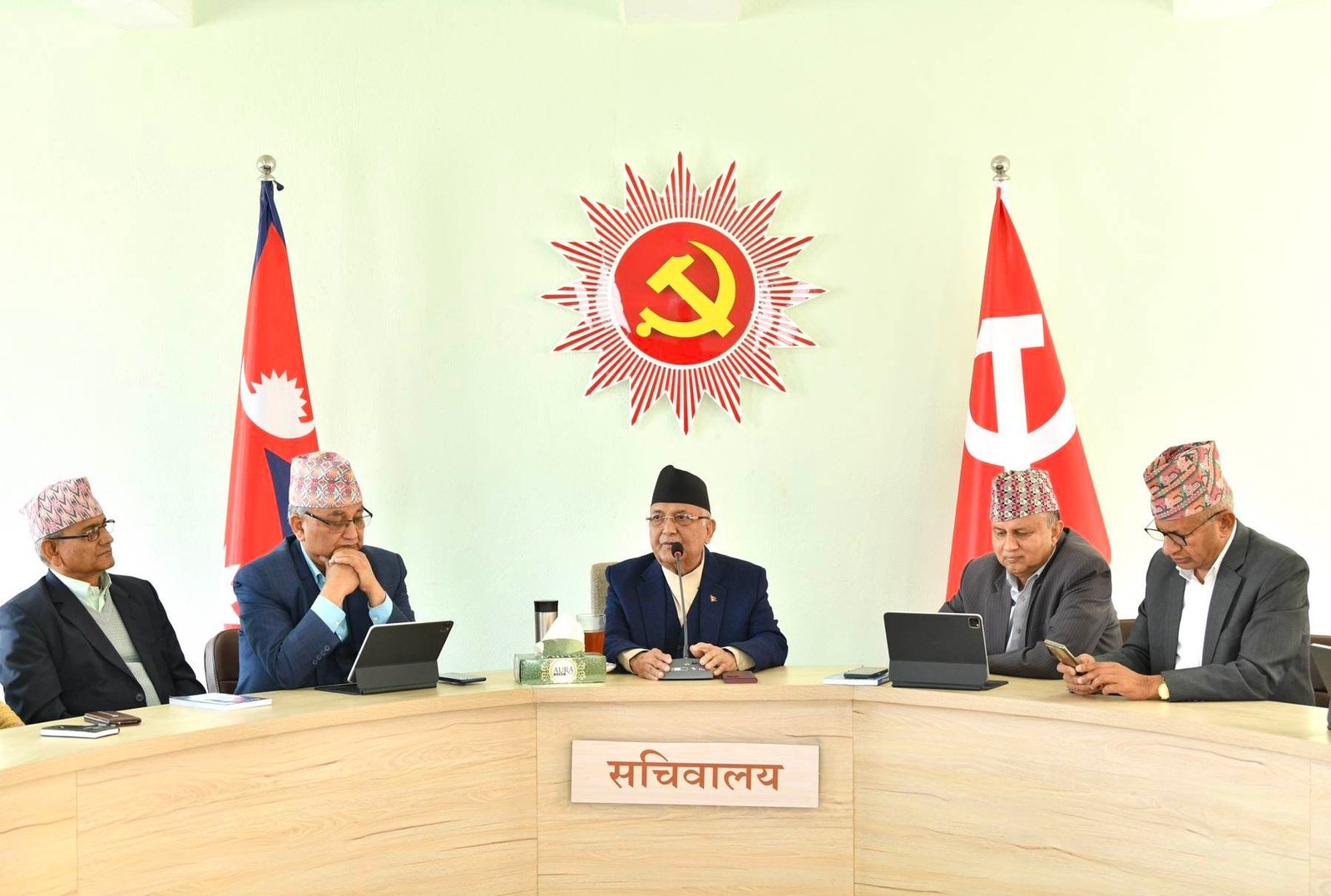 एमाले सचिवालय बैठक बस्दै