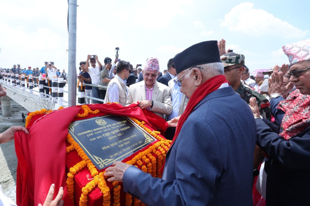 प्रधानमन्त्रीबाट हुलाकी राजमार्गको रतुवा पुल उदघाटन