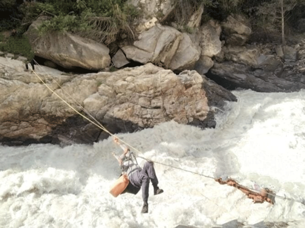 दार्चुलामा तुइन चुँडिएर महाकालीमा खसेका नारायण बुढाथोकी बेपत्ता
