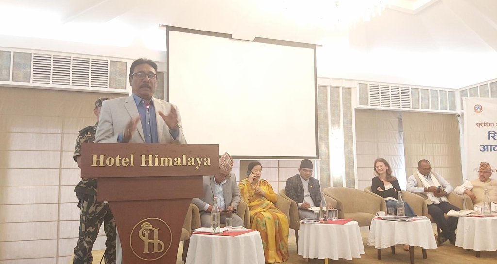 वैदेशिक रोजगारीमा ठगी गर्नेलाई कानुनी दायरामा ल्याइनेछ : मन्त्री भण्डारी