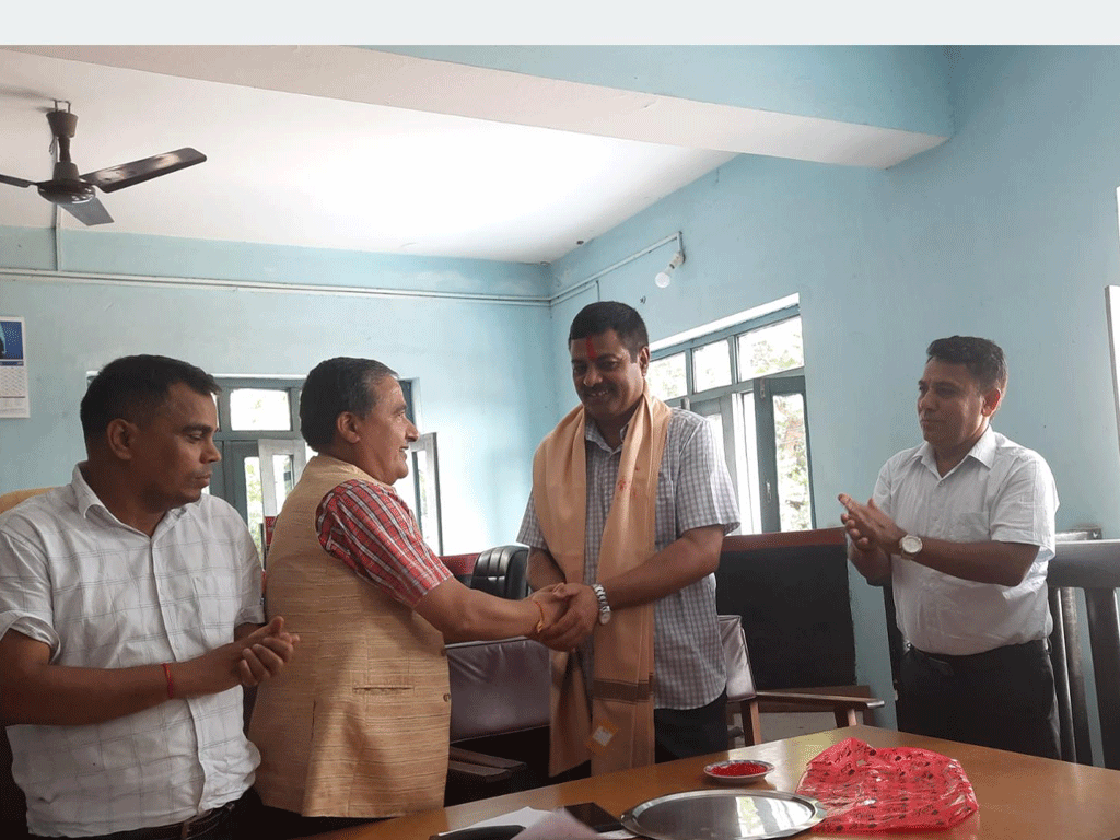 धेरै मुद्दा फर्छ्यौट गर्ने न्यायाधीश घिमिरे सम्मानित