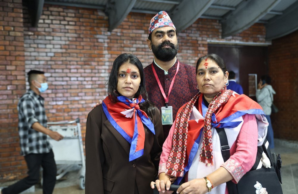 विपिन जोशीको खोजीमा आमा र बहिनी आज इजरायल जाँदै