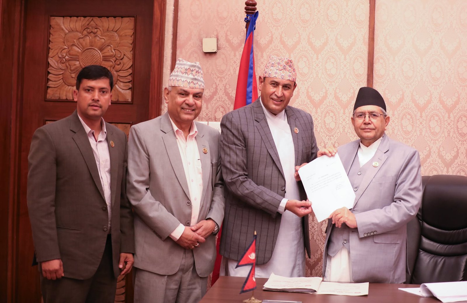 रामहरि खतिवडाले सभामुखलाई बुझाए राजीनामा