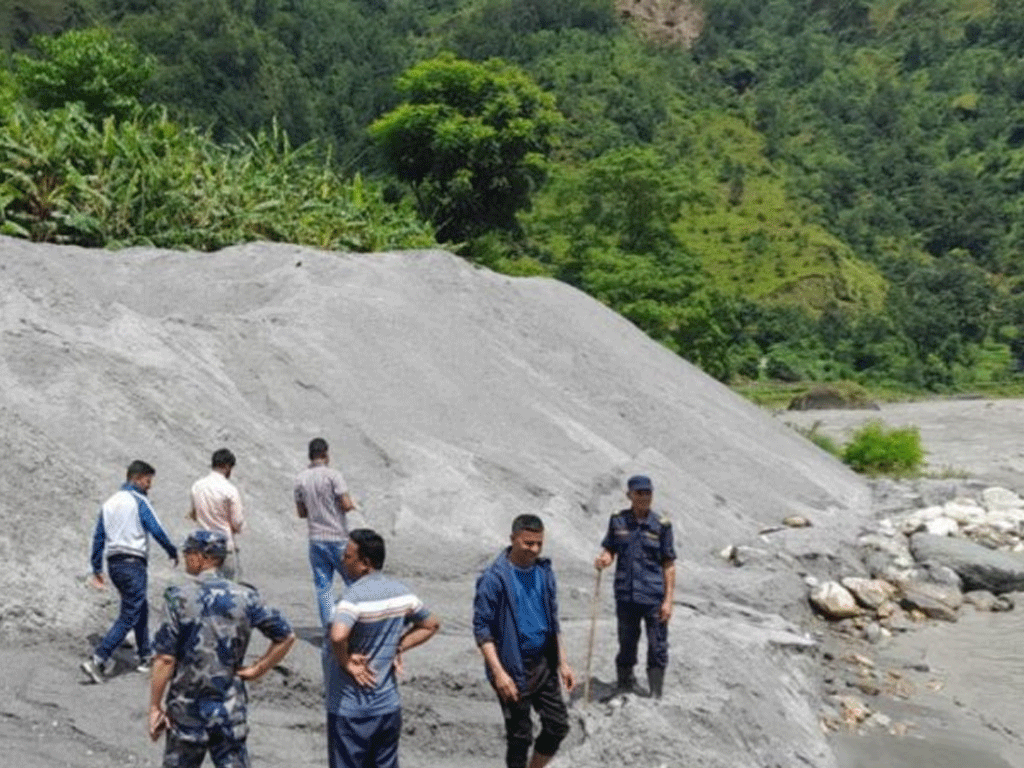 वर्षा याममा पनि रोकिएन कालीगण्डकीमा अवैध दोहन