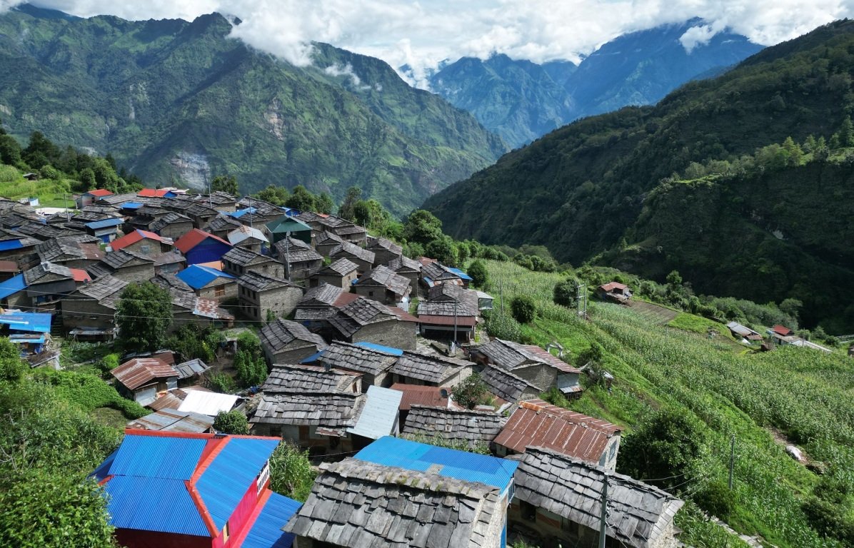 बसाइँसराइले रित्तिदै गाउँ