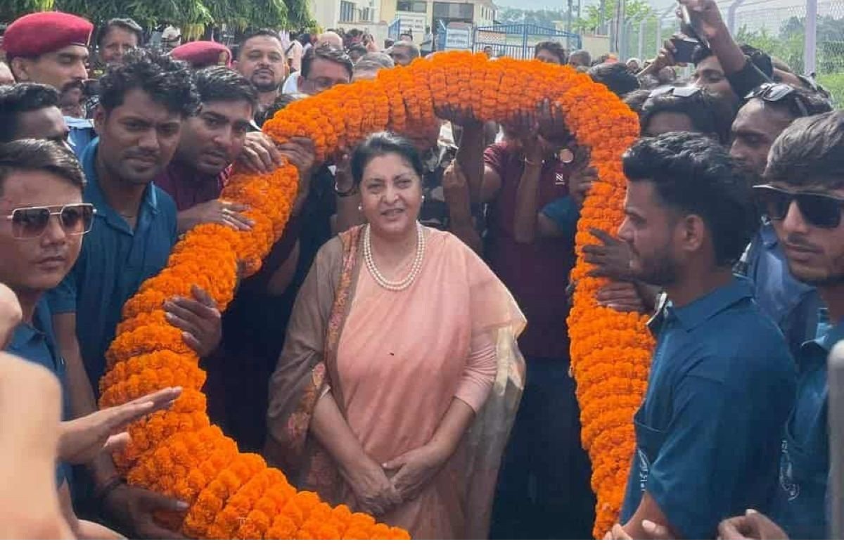 पूर्वराष्ट्रपति भण्डारी मधेसमा, ५१ केजीको मालाले स्वागत