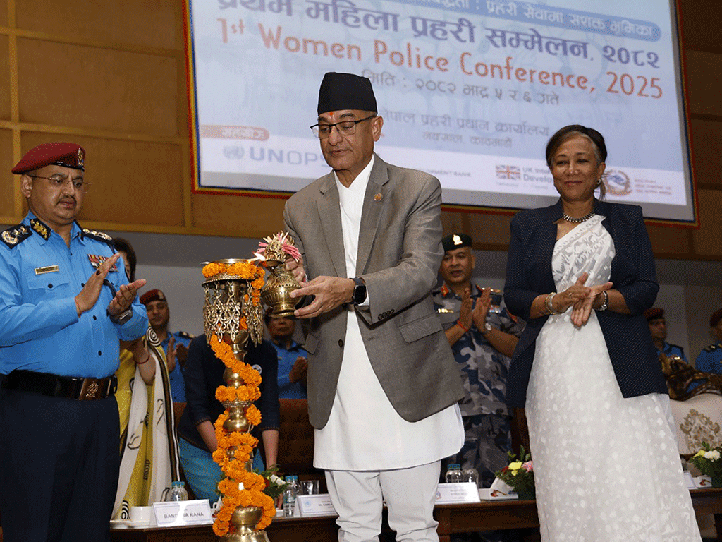 गृहमन्त्री लेखकद्वारा प्रथम महिला प्रहरी सम्मेलन, २०८२ को शुभारम्भ