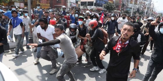 संसद् भवनभित्र यसरी छिरे प्रदर्शनकारी (तस्बिरहरू)