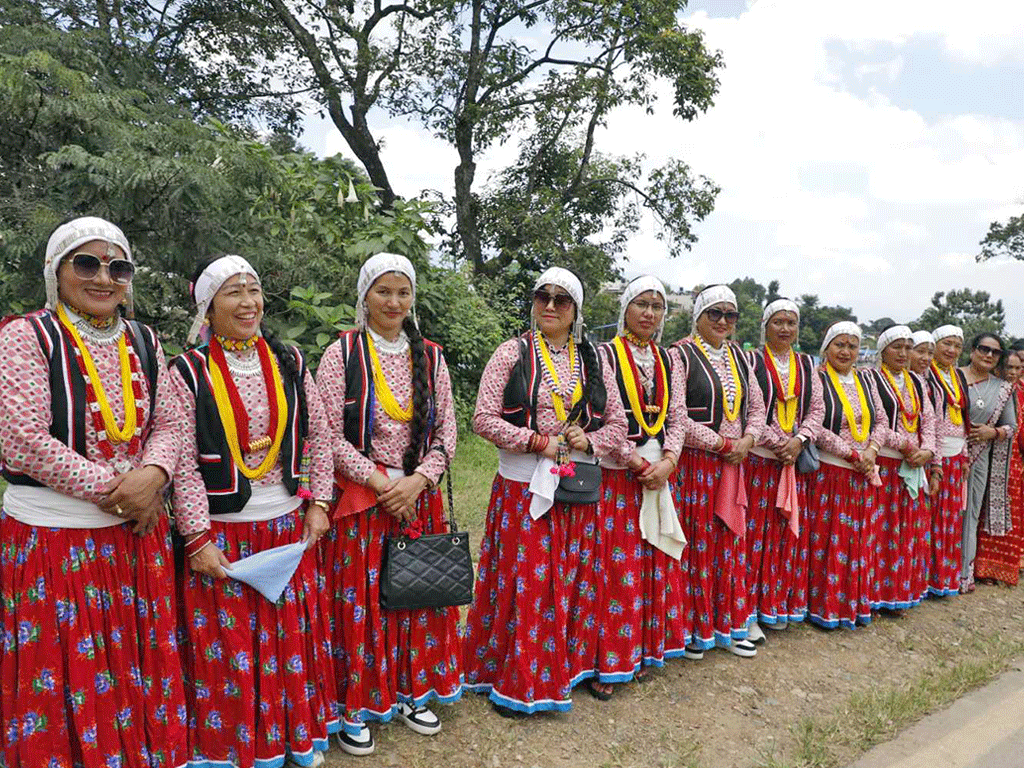 एमालेको दोस्रो विधान महाधिवेशन : गोदावरीमा एमाले कार्यकर्ता सांस्कृतिक झाँकीसहित उपस्थित भए