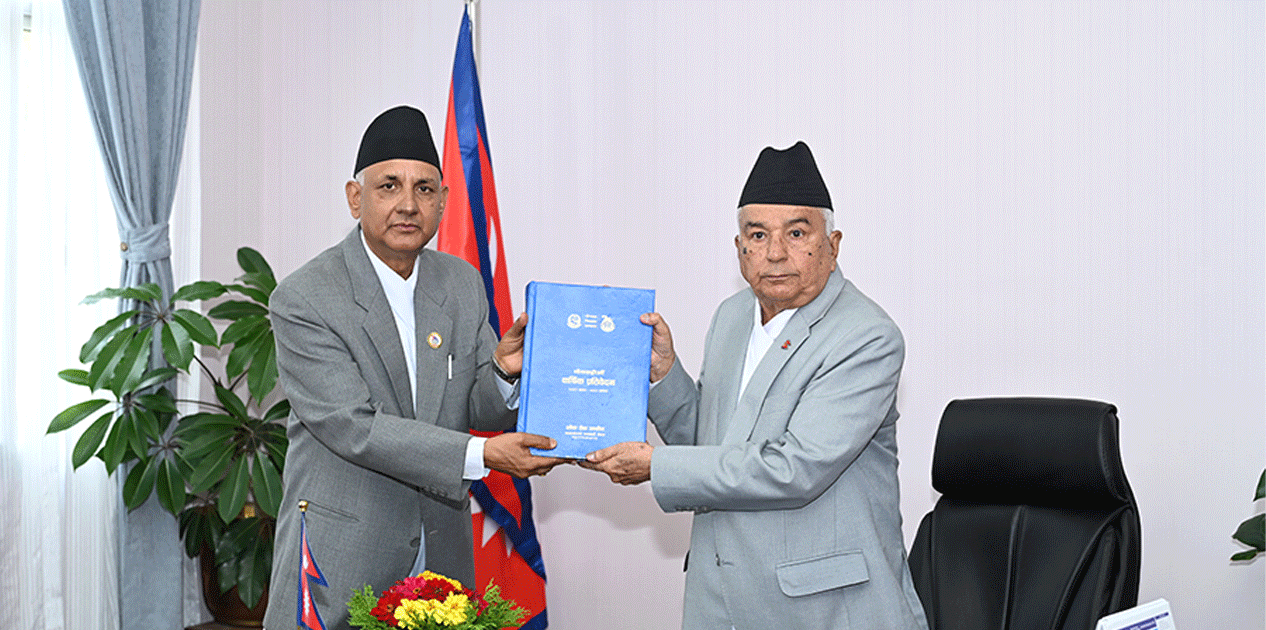 लोक सेवा आयोगको वार्षिक प्रतिवेदन राष्ट्रपतिसमक्ष पेस